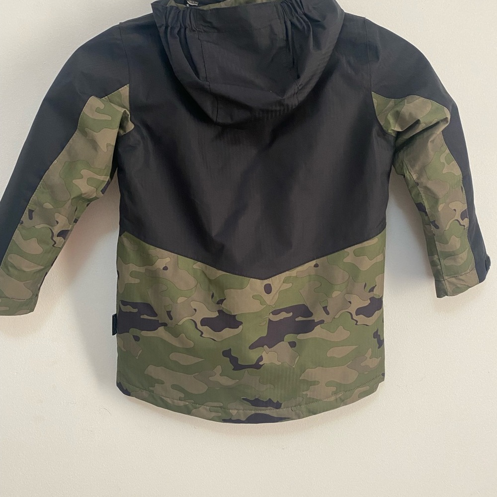 Kids Camo / Black Ski Jacket - Size 4 - Picture 4 of 5